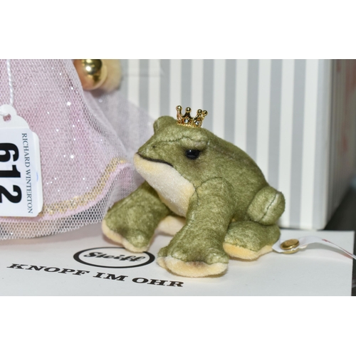 612 - A BOXED STEIFF LIMITED EDITION FAIRY TALE WORLD FROG PRINCE SET, comprising 006098 set of Princess a... 