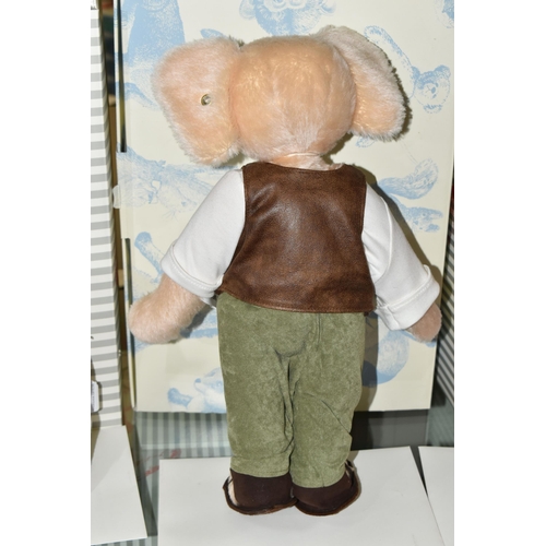 629 - A BOXED STEIFF LIMITED EDITION 'THE BIG FRIENDLY GIANT', the Roald Dahl character with apricot mohai... 