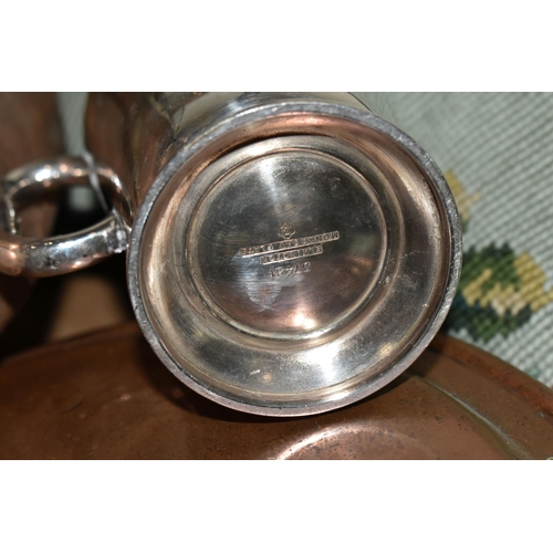 659 - ONE BOX OF METALWARE, to include a copper kettle, a 19th century copper bed warmer, and Elkington 'M... 