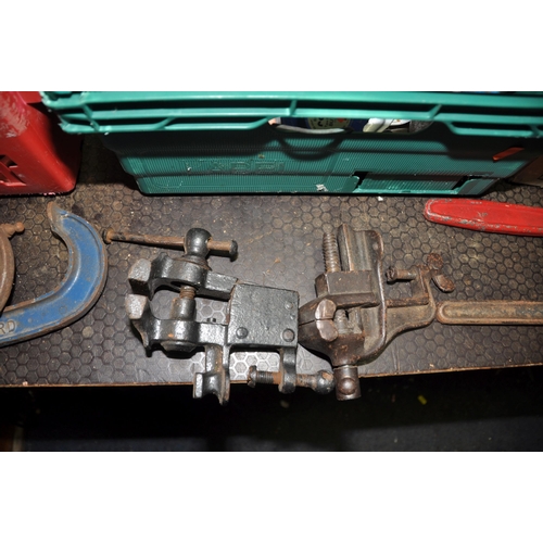 1076 - A METAL TOOLBOX AND TWO TRAYS CONTAINING TOOLS including a Record 18 Stillson, a 600mm Stillson, a R... 