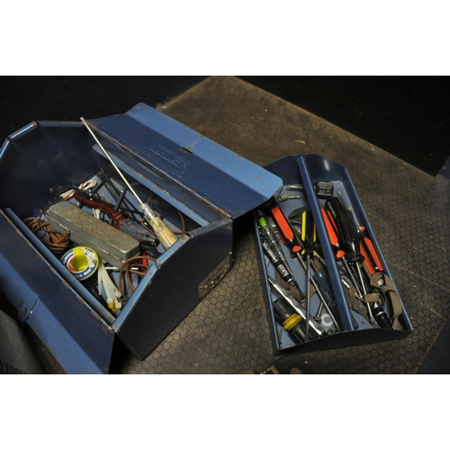 1076 - A METAL TOOLBOX AND TWO TRAYS CONTAINING TOOLS including a Record 18 Stillson, a 600mm Stillson, a R... 