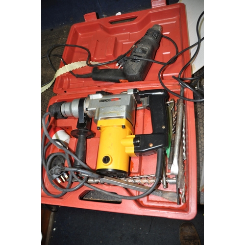 1083 - A TRAY CONTAINING BLACK AND DECKER AND BLACK SPUR POWER TOOLS comprising of a BD190S/H1 sander, a DN... 