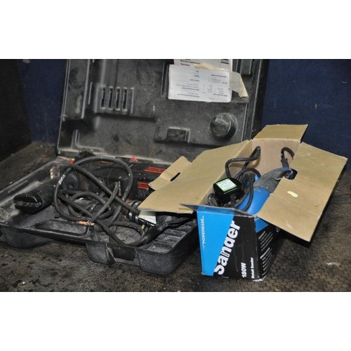 1084 - A TRAY CONTAINING POWER TOOLS including a Makita 6095D cordless drill with two batteries and charger... 