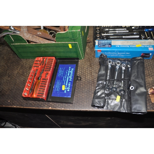 1107 - TWO TRAYS CONTAINING AUTOMOTIVE AND ENGINEERING TOOLS including a Halfords socket set, calipers, div... 