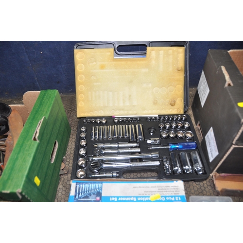 1107 - TWO TRAYS CONTAINING AUTOMOTIVE AND ENGINEERING TOOLS including a Halfords socket set, calipers, div... 