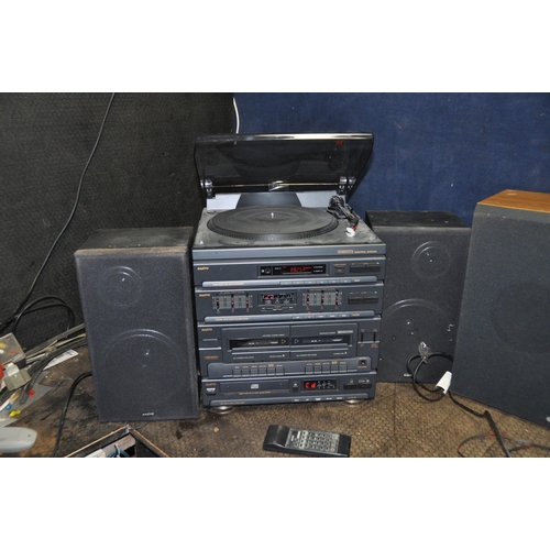 1115 - A SANYO HI FI with remote and matching speakers (CD doesn't read), a Schneider mini Hi Fi with match... 