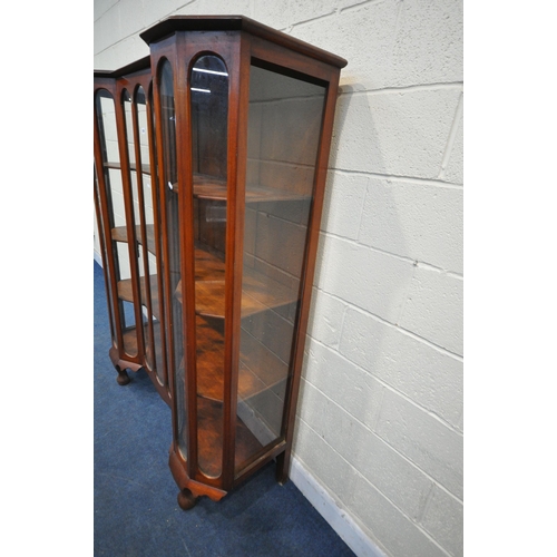 1216 - A LARGE 20TH CENTURY MAHOGANY DISPLAY CABINET, with a single door, flanked by a half hexagon design,... 