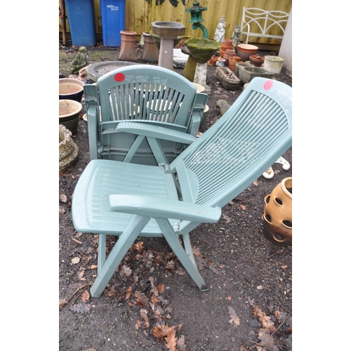 1009 - A PAIR OF GREEN PLASTIC FOLDING GARDEN CHAIRS by Allibert