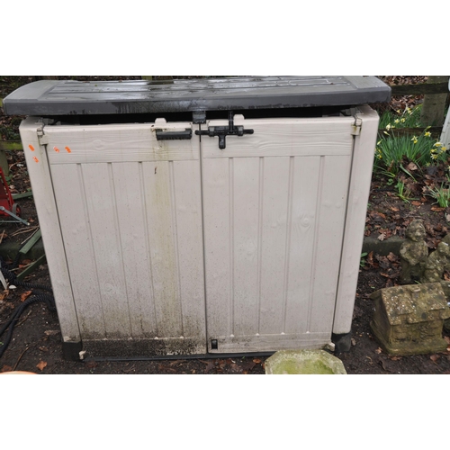 1020 - A MODERN PLASTIC GARDEN ENCLOSURE with some garden tools inside width 145cm depth  84cm height 127cm