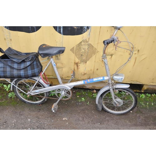 1025 - A. VINTAGE RALEIGH RSW111 SHOPPING BIKE with rear bag