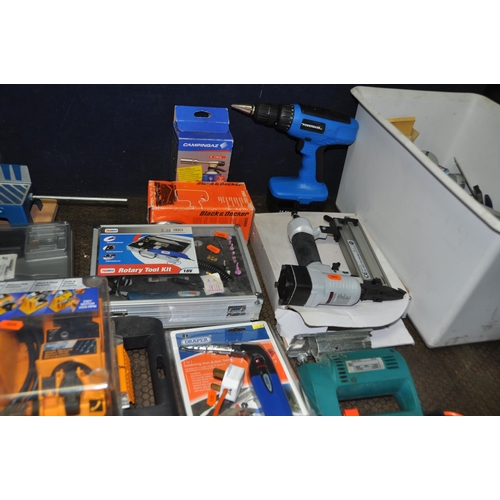 1058 - TWO TRAYS CONTAINING POWER AND HAND TOOLS including a folding workbench, a Plasplugs drill sharpener... 