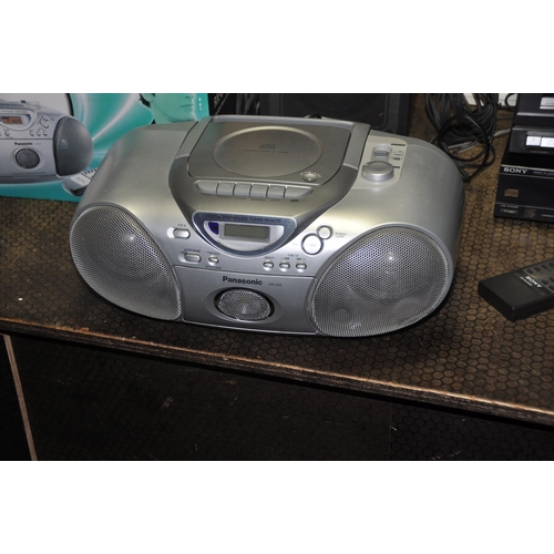 1061 - A SONY PS-LX700P MIDI HI FI with matching speaker (PAT fail due to uninsulated plug but working, tap... 