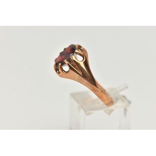 10 - A 9CT GOLD GARNET RING, an oval cut garnet prong set in yellow gold, hallmarked 9ct Chester, ring si... 