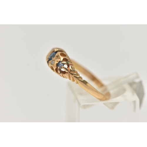 42 - AN EDWARDIAN 18CT GOLD SAPPHIRE AND DIAMOND RING, designed as three graduated circular cut sapphires... 