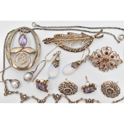 48 - A SMALL ASSORTMENT OF JEWELLERY, to include an oval open work brooch set with a marquise cut amethys... 