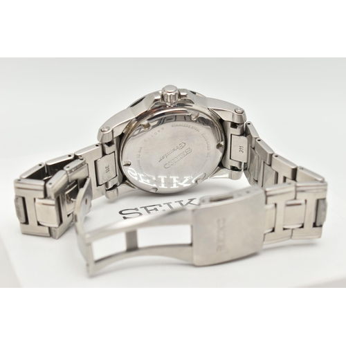 106 - A GENTS BOXED 'SEIKO KINETIC' WRISTWATCH, round silver dial signed 'Seiko, Premier Kinetic Perpetual... 