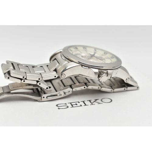 106 - A GENTS BOXED 'SEIKO KINETIC' WRISTWATCH, round silver dial signed 'Seiko, Premier Kinetic Perpetual... 