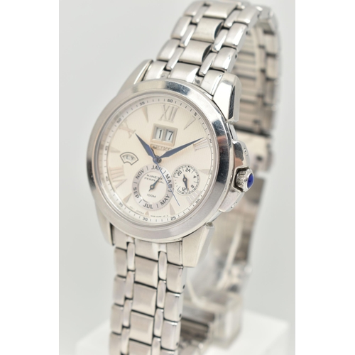 107 - A GENTS BOXED 'SEIKO KINETIC' WRISTWATCH, round silver dial signed 'Seiko Kinetic Perpetual', altern... 