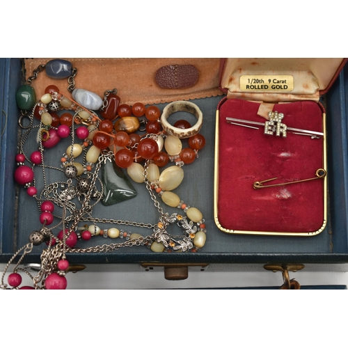 109 - A GREEN JEWELLERY BOX WITH CONTENTS OF JEWELLERY, to include an AF carnelian bead necklace, a semi-p... 