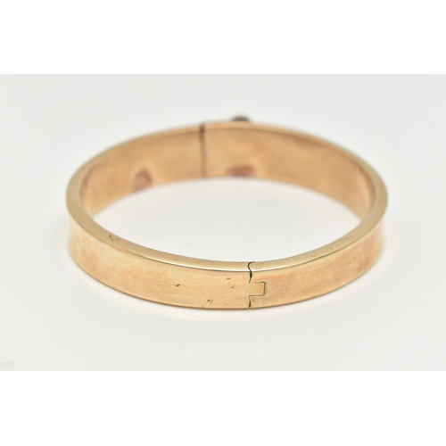 70 - A HINGED BANGLE, the tapered hinged hollow bangle with wild cat push piece clasp, unmarked, approxim... 