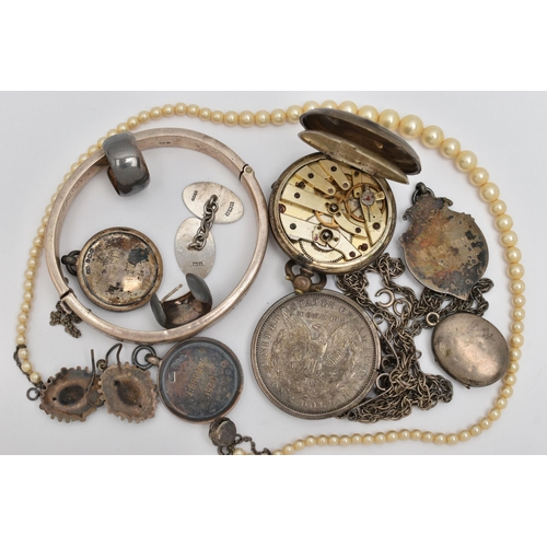 75 - A SELECTION OF JEWELLERY, to include a silver hinged bangle with engraved floral pattern, fitted wit... 