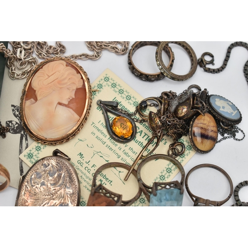 84 - ASSORTED JEWELLERY, to include a silver ingot pendant hallmarked Birmingham, a silver oval locket wi... 