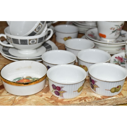 336 - A WEDGWOOD 'SANDON' PATTERN TEA SET AND ASIA R4288 PATTERN SOUP BOWLS, a 'Sandon' pattern tea set co... 