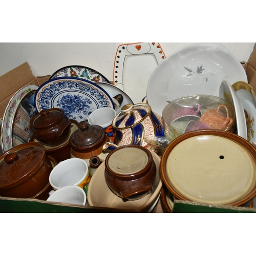 353 - SIX BOXES AND LOOSE GLASS AND CERAMICS, to include a boxed set of six Thomas Webb tumblers, a boxed ... 