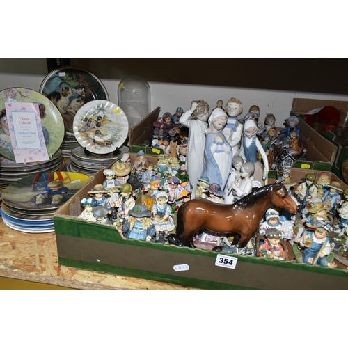 354 - TWO BOXES AND LOOSE COLLECTORS PLATES, FIGURES AND ORNAMENTS, to include a Beswick New Forest Pony '... 