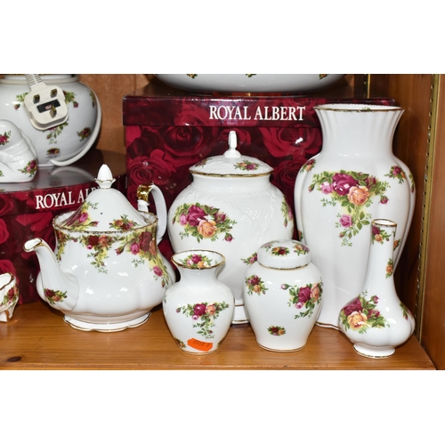 359 - A GROUP OF ROYAL ALBERT 'OLD COUNTRY ROSES' GIFTWARE, comprising a mantel clock, height 17cm, two ta... 