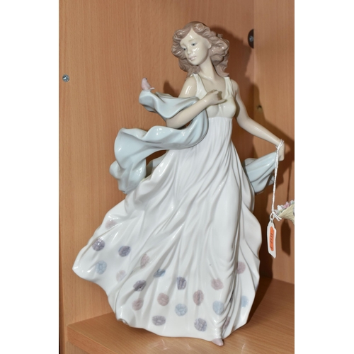 382 - TWO LLADRO FIGURES, model number 5898 'Spring Splendour' and  Summer Serenade 6193 (2) (Condition re... 