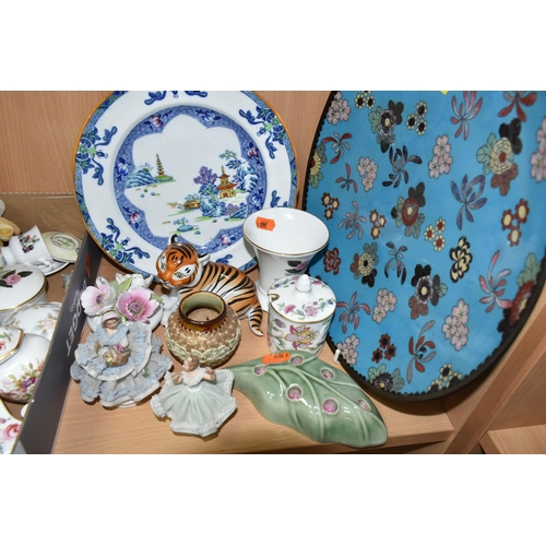 398 - A COLLECTION OF CERAMICS, ORNAMENTS, SWAROVSKI CRYSTAL AND METALWARE, to include a small Doulton Lam... 