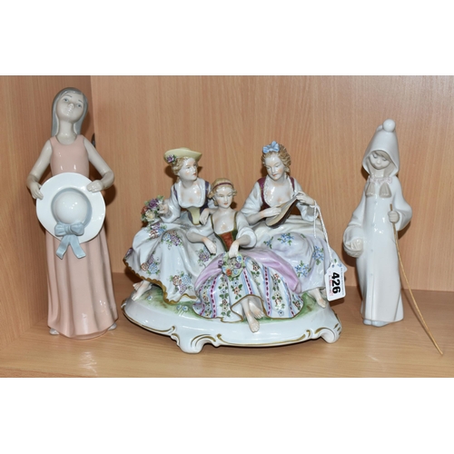 426 - AN UNTERWEISSBACH FIGURE GROUP AND TWO LLADRO FIGURES, comprising an Unterweissbach figure group dep... 