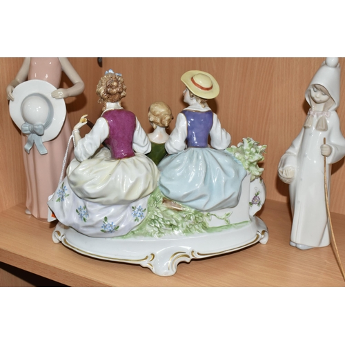 426 - AN UNTERWEISSBACH FIGURE GROUP AND TWO LLADRO FIGURES, comprising an Unterweissbach figure group dep... 