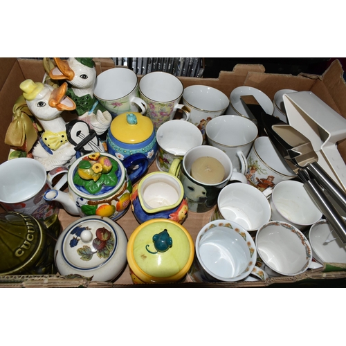 521 - SEVEN BOXES AND LOOSE CERAMICS, GLASS, METAL WARE AND SUNDRY ITEMS, to include a Wedgwood Embossed Q... 