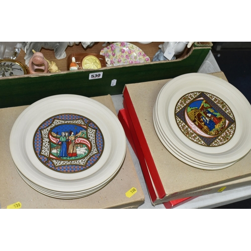 530 - ONE BOX OF CERAMICS AND COLLECTOR'S PLATES, to include a Nao swan figurine, a Hornsea planter 233, a... 