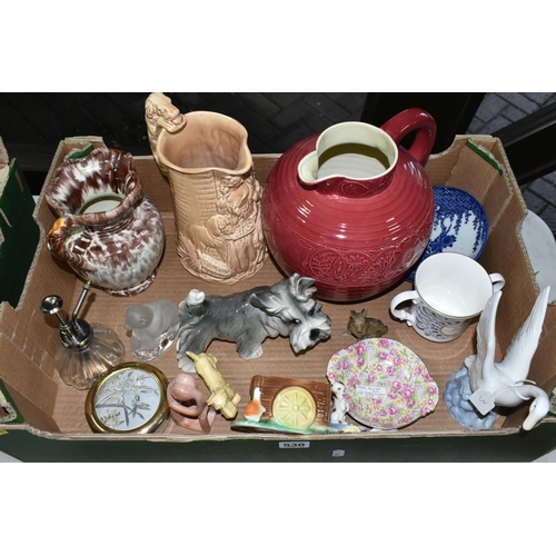 530 - ONE BOX OF CERAMICS AND COLLECTOR'S PLATES, to include a Nao swan figurine, a Hornsea planter 233, a... 