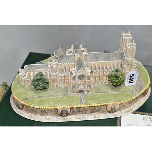 540 - A COLLECTION OF LILLIPUT LANE COTTAGES, comprising Westminster Abbey L2285(small chip to the front e... 