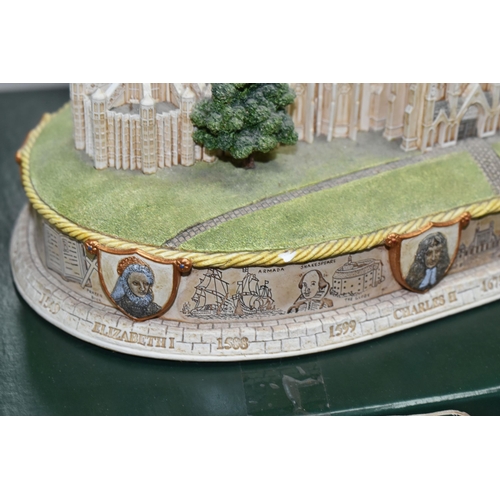 540 - A COLLECTION OF LILLIPUT LANE COTTAGES, comprising Westminster Abbey L2285(small chip to the front e... 