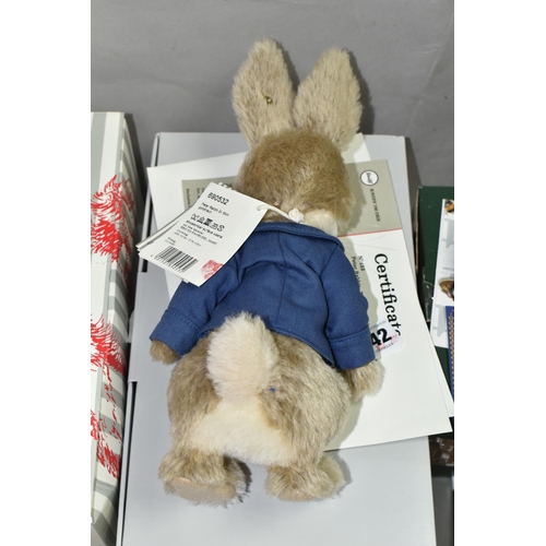 542 - A BOXED LIMITED EDITION STEIFF COLLECTOR'S PETER RABBIT, 'The Movies Edition' 690532, white tag, gol... 