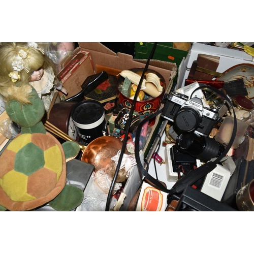 598 - FIVE BOXES AND LOOSE SUNDRY ITEMS ETC, to include a boxed Singer model 99? sewing machine with acces... 