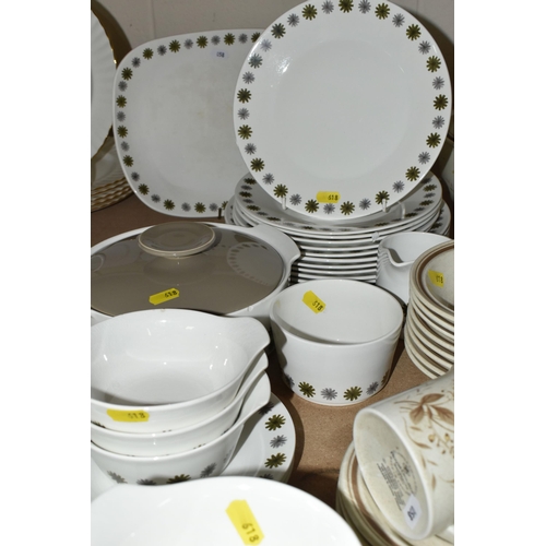 618 - A QUANTITY OF J & G MEAKIN STUDIO POTTERY 'ALLEGRO' PATTERN DINNERWARE AND ROYAL DOULTON 'SANDSPRITE... 