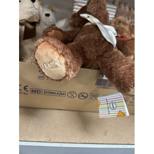 637 - ONE BOX OF EIGHT STEIFF 'COSY YEAR' BEARS, comprising 2007, 2011, 2012, 2013, 2019, 2020 with box, 2... 