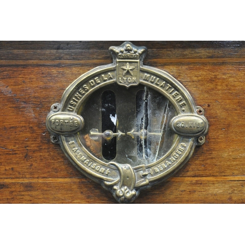 1259 - A SET OF EARLY 20TH CENTURY FRENCH SCALES, with two brass bowls, the brass plaque to front reading '... 