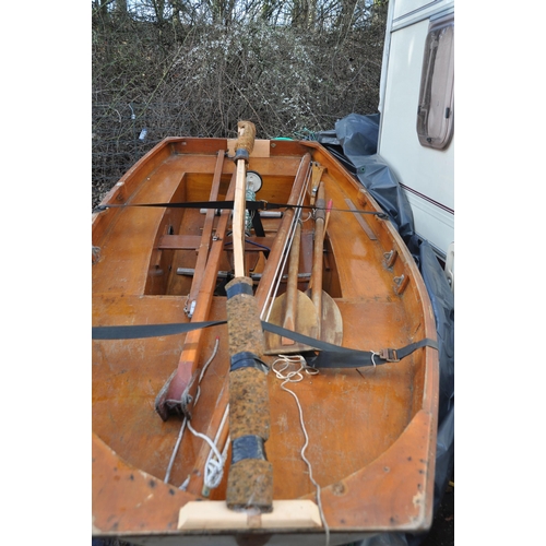 1002 - A VINTAGE WOODEN SAILING BOAT 11 feet long 4ft6in wide with mast (no sail) two oars and retractable ... 