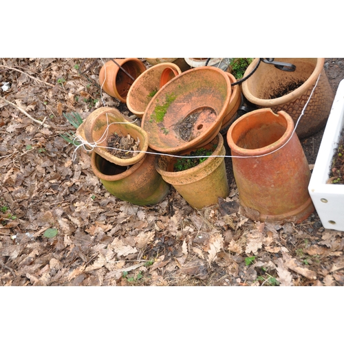 1033 - A COLLECTION OF MODERN TERRACOTTA PLANT POTS AND A VINTAGE CHIMNEY POT the largest pot being 47cm hi... 