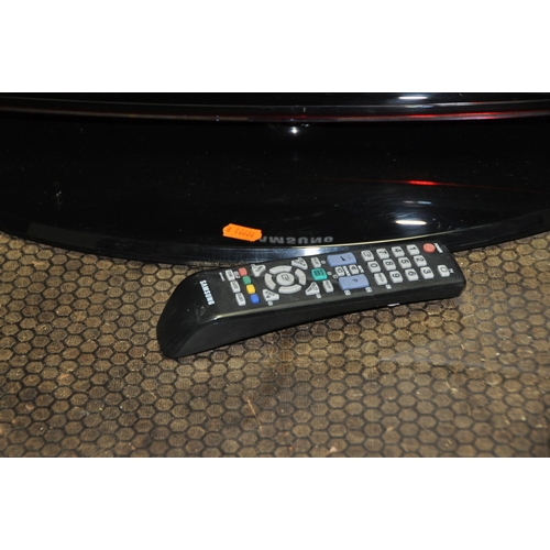 1067 - A SAMSUNG LE32B450C4W 32in TV with remote (PAT pass and working)