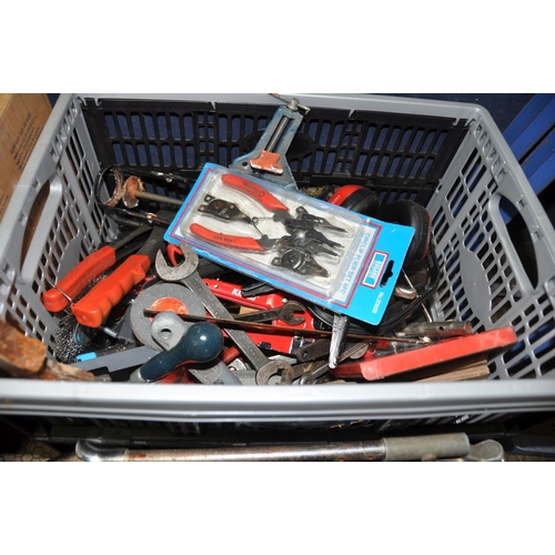 1079 - THREE BOXES OF AUTOMOTIVE AND ENGINEERING TOOLS including a Halfords battery charger, car ramps, gea... 