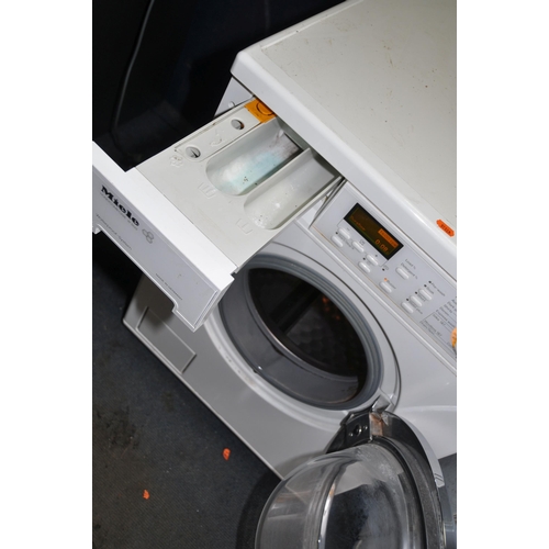 1083 - A MIELE W3622 WASHING MACHINE width 60cm depth 60cm height 85cm (PAT pass, spin cycle run but not te... 