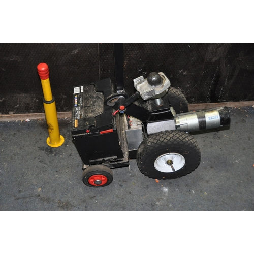 1087 - AN ELECTRIC CARAVAN MOTOR MOVER and a Nose Weight Gauge (2)